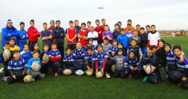 Stire din Sport : Micii rugbiști din Mihail Kogălniceanu: "Toți pentru unul, și unul pentru toți!"