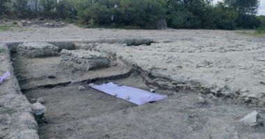 Stire din Actualitate : În Dunărea secată arheologii au scos la iveală ruinele unei cetăți antice