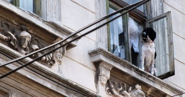 E viață la etajul doi