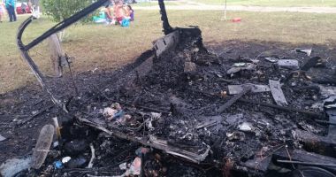 Rulotă mistuită de flăcări, la Mamaia. În urma sa a rămas doar un morman de fiare! - 2