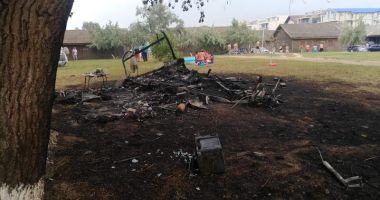 Rulotă mistuită de flăcări, la Mamaia. În urma sa a rămas doar un morman de fiare! - 8