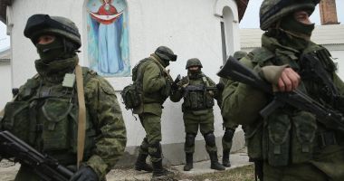 Rusia își suplimentează efectivele militare din Crimeea