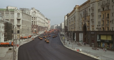 GALERIE FOTO - VIDEO / Drumarii fac "spectacol" în Rusia. Bulevard din Moscova, asfaltat în 24 de ore! - 2