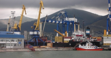 Stire din Economie : Rusia privatizează portul Novorossiysk, de la Marea Neagră