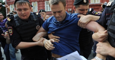 Stire din Actualitate : Proteste de amploare la Moscova.  Mii de persoane arestate, principalul opozant al lui Putin, condamnat