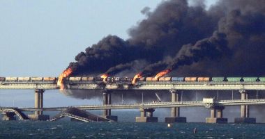 Stire din Actualitate : Rusia trimite scafandri să evalueze daunele la podul peste strâmtoarea Kerci