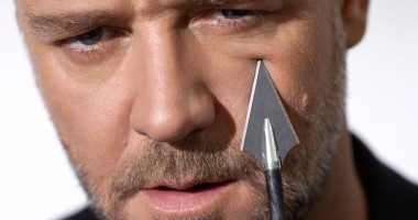 Stire din Monden : Actorul Russell Crowe, dat afară de la Vatican cu poliția!