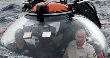 Stire din Actualitate : Surse din armata americană: Submarinele rusești ar putea lăsa omenirea fără internet