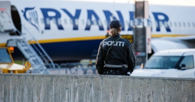 Stire din Actualitate : Alertă cu bombă: un avion care urma să decoleze din Oslo, evacuat de urgență