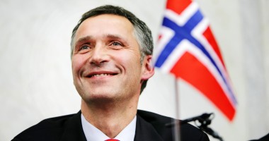 Stire din Actualitate : Fostul premier norvegian Jens Stoltenberg, desemnat viitor secretar general al NATO