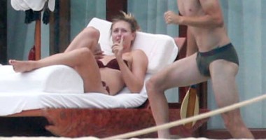 Stire din Sport : Galerie FOTO. Cum arată Maria Sharapova în afara terenului de tenis, în costum de baie