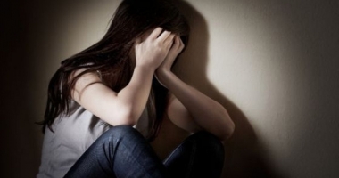 Stire din Eveniment : MINORĂ AGRESATĂ SEXUAL CU BESTIALITATE. Se cer daune de sute de mii de euro