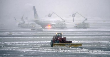 Stire din Actualitate : Heathrow a anulat 260 de zboruri din cauza zăpezii