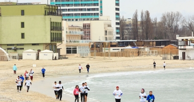 Stire din Sport : Să cadă recordurile! Super-stimulent pentru alergătorii de la Maratonul Nisipului