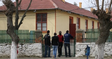 Stire din Eveniment : Elevii bătăuși din școlile din Mereni și Topraisar, sancționați de Poliție