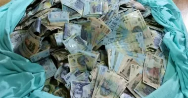 Stire din Eveniment : Angajată a Poștei Române, reținută în ancheta celui mai mare jaf din România. Ar fi ajutat hoții să fure 10 milioane de lei