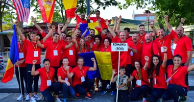Stire din Sport : S-a dat startul Campionatului Mondial de bob, din stațiunea Mamaia