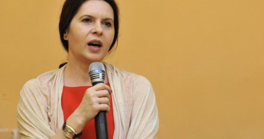 Stire din Politică-Administrație : Adriana Săftoiu s-a înscris în PDL și va fi noul purtător de cuvânt al partidului