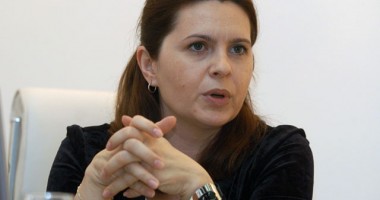 Stire din Politică-Administrație : PDL va încerca să depună o moțiune de cenzură