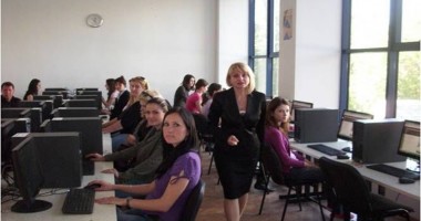 Stire din Cultură-Educație : Atelier de lucru șagunist: "Fiecare elev are nevoie de un profesor"