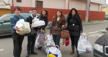 Stire din Cultură-Educație : Șaguniștii aduc daruri din partea lui Moș Crăciun