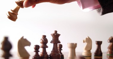 Stire din Economie : Confederațiile sindicale și patronatele dau "șah" guvernului