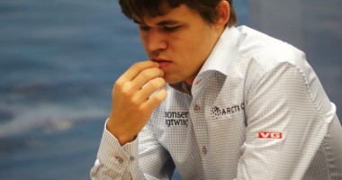 Stire din Sport : Maeștri șahiști Anand  și Carlsen, încă la egalitate