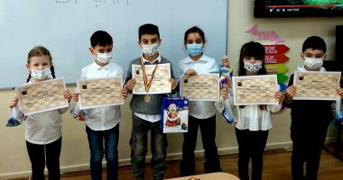 Stire din Cultură-Educație : Tradiționalul concurs de șah al Școlii nr. 29, blocat de pandemie doar în etapa pe școală