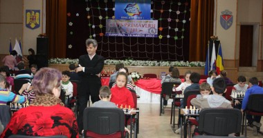 Tinerii iubitori de șah și-au "antrenat" mintea la Cupa Primăverii - 2