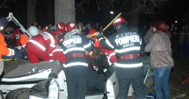 Accident rutier grav. S-a izbit cu mașina de un copac, în stațiunea Mamaia - 5