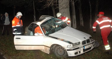 Accident rutier grav. S-a izbit cu mașina de un copac, în stațiunea Mamaia - 3