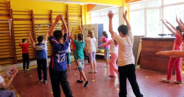 Stire din Cultură-Educație : ADEVĂRUL CRUNT din "sălile de sport" ale școlilor constănțene
