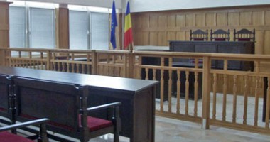 Stire din Eveniment : Un avocat și-a uitat portofelul la instanța din Constanța