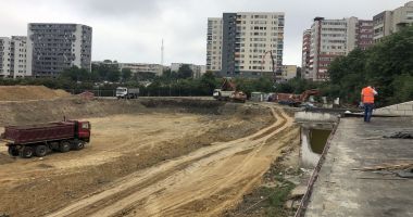 Stire din Social : Șantier în Complexul "Badea Cârțan". Continuă lucrările la Sala Polivalentă