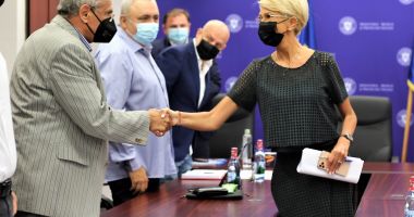Stire din Social : Discuţii pentru majorarea salariului minim. Când se va întâmpla acest lucru