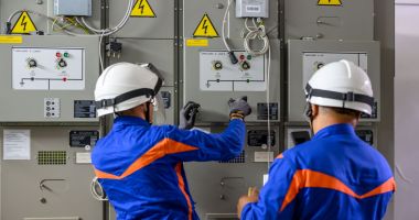 Stire din Social : Creşte valoarea salariului minim brut pe ţară