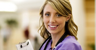 Stire din Social : Salarii de peste 10.000 de euro pentru medicii români care vor să muncească în străinătate