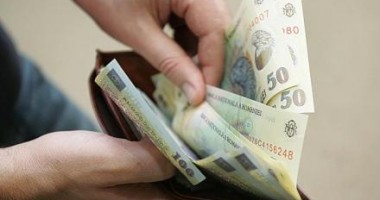 Stire din Politică-Administrație : Guvernul analizează creșterea salariului minim la 700 de lei