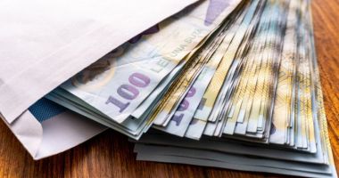 Stire din Social : Lege promulgată: Se introduce salariul minim european în România