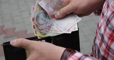 Stire din Economie : Salariu minim de 1.250 lei, de la 1 mai 2016. Guvernul promite și o indexare suplimentară