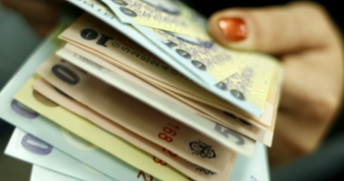 Stire din Social : Majorarea salariului minim pe economie de la 1 ianuarie 2018, amânată din nou