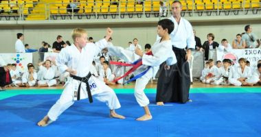 Stire din Sport : Salbă de medalii pentru sportivii de la CS Karate Tradițional Eforie
