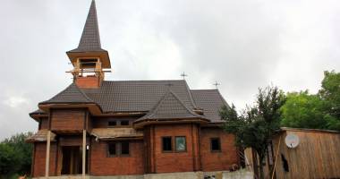 Stire din Politică-Administrație : Prioritățile comunei Saligny: biserica de lemn din satul Făclia și extinderea primăriei