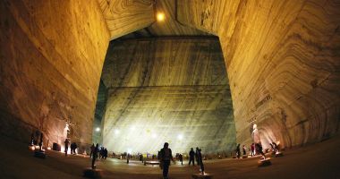 Accident grav în salina din Slănic Prahova. Un microbuz cu turiști s-a răsturnat în tunel