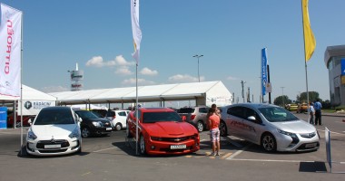 GALERIE FOTO. Bombe SEXY călare pe cai putere de milioane de euro la Salonul Auto Maritimo 2013! - 9