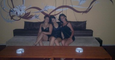 Show-uri cu lesbiene și reduceri  de prețuri la prostituate / IMAGINI INTERZISE MINORILOR - 11
