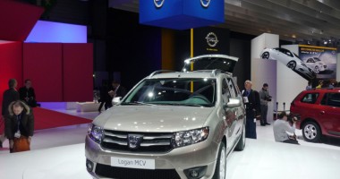 Stire din Economie : GALERIE FOTO. Dacia a lansat noul Logan MCV și o serie limitată Duster