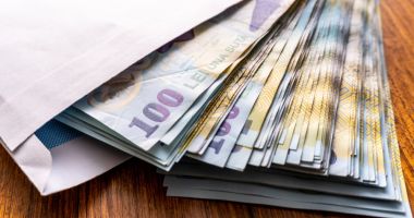Stire din Actualitate : Dezmăț pe bani publici în regiile și companiile de stat. Ce salarii au cei din conducere