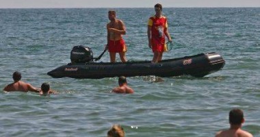 Stire din Eveniment : Marea agitată face victime: Un tânăr s-a înecat și doi copii au fost salvați în ultima clipă