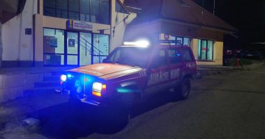 Stire din Actualitate : Salvamont: Două turiste, una însărcinată în ultima lună, iar cealaltă cu un copil de doi ani, salvate de pe munte, unde erau -6 grade C